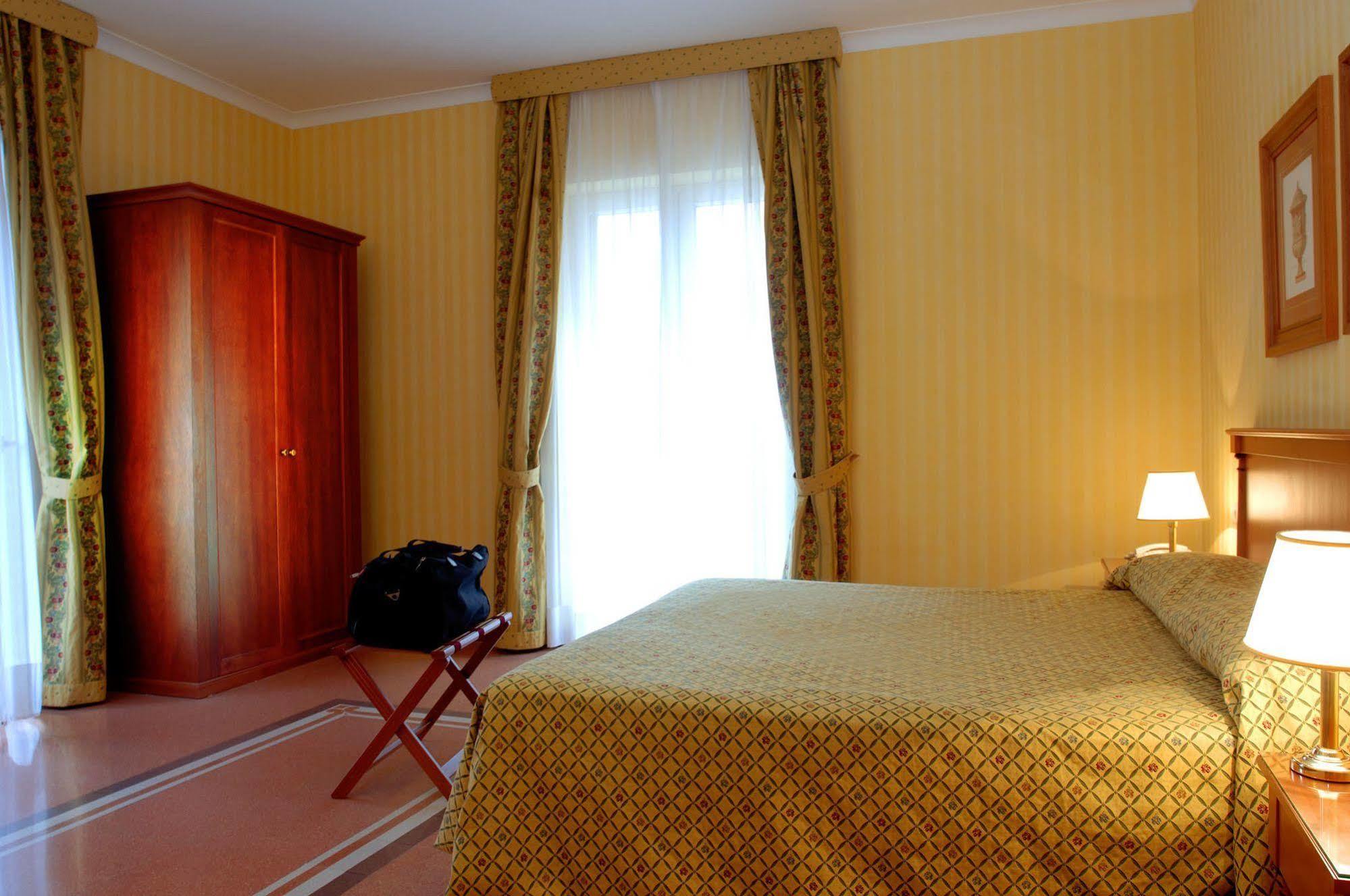 Hotel Residenza D'Aragona à Palerme Extérieur photo