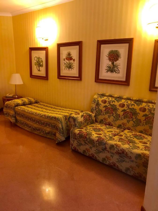 Hotel Residenza D'Aragona à Palerme Extérieur photo